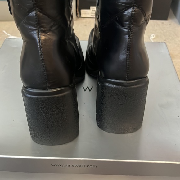 Nine West black ankle boot tie -up front with Velcro strap - Picture 4 of 5